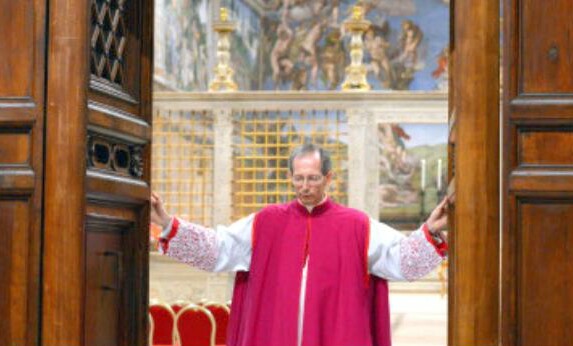 Msgr. Marini closing doors of Sistine Chapel, 3-11-13